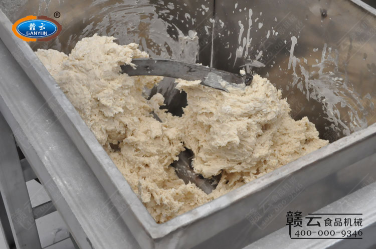 加糖水后和好的面團(tuán)