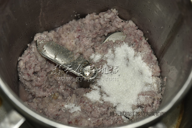 C(j)ɺõ~(y){C(j)д{